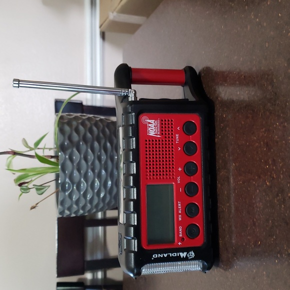 Midland E+READY ER310 Weather & Alert Radio, Emergency Crank/Solar/Battery - Picture 6 of 6